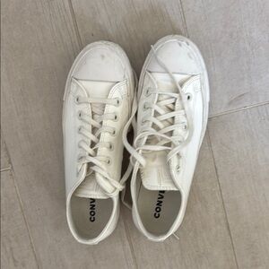 Chuck Taylor All Star Lift Platform Leather- size 8